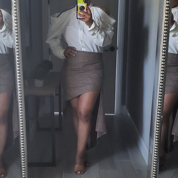 New Asymmetrical skirt - Picture 3 of 8